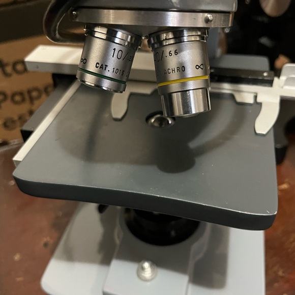 American Optical A.O One-fifty Microscope - Picture 7 of 9